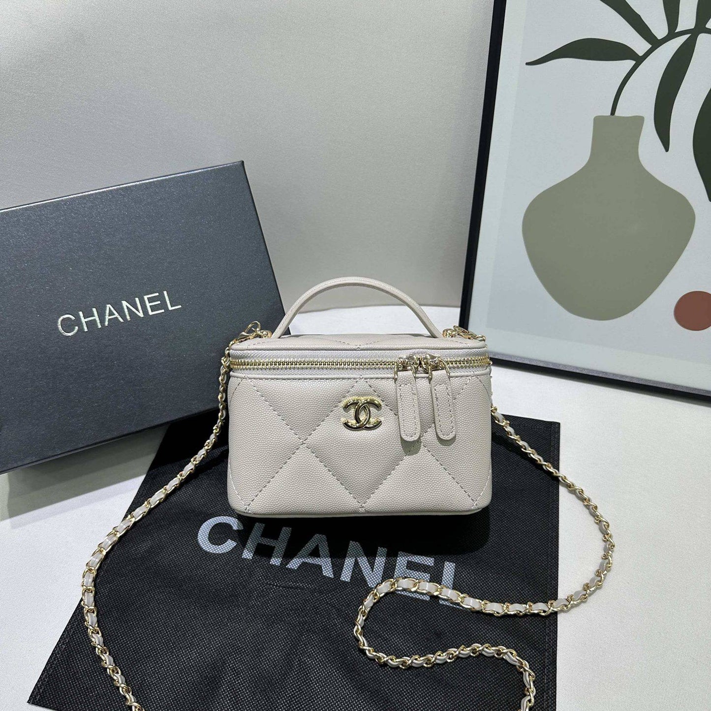 Chanel
withbox 
🎁🎁🎁

95 dhs❣️

Zain143
♥️♥️♥️