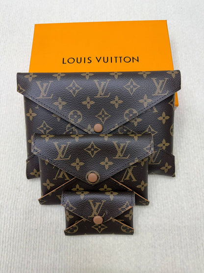 LV     3-piece set

Size  26cm/16/10

With box
80 dhs🇦🇪🇦🇪

Zain04
♥️♥️♥️