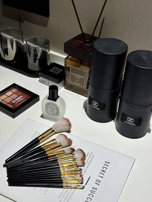 Makeup Brush❤️‍🔥*
good quality 💯
With boxes 📦 
60 dhs✅

Zain216
♥️♥️♥️