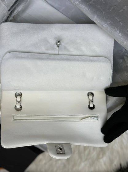 Chanel Classic Double Flap bag in VIP Chenal double flap

25.5 CM with silver-tone hardware

For Price 👇 WhatsApp✅
0568585901 
0507557372
0552275751 Owner Zain 👌

Zain71
♥️♥️♥️