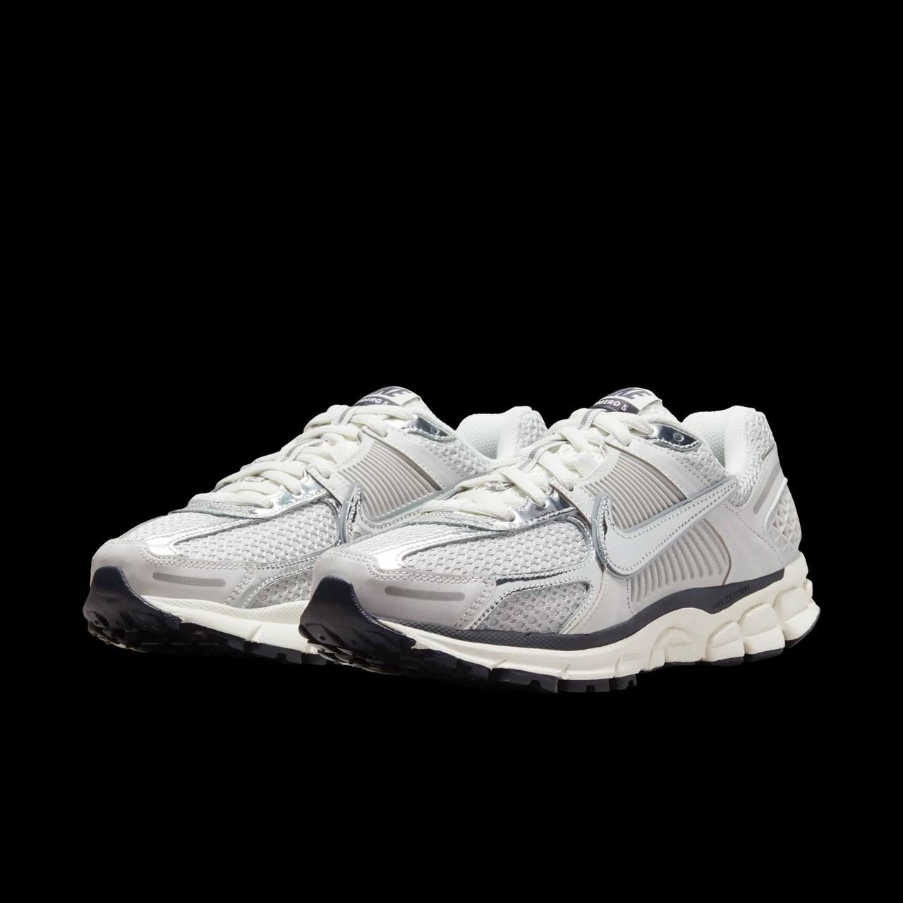 NIKE Zoom Vomero 5 "Metallic Silver"🪙🤍
36-45 AVAILABLE 🤩
180 dhs✅

Zain242
♥️♥️♥️