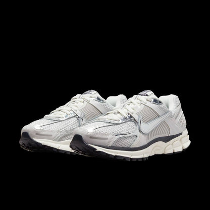 NIKE Zoom Vomero 5 "Metallic Silver"🪙🤍
36-45 AVAILABLE 🤩
180 dhs✅

Zain242
♥️♥️♥️