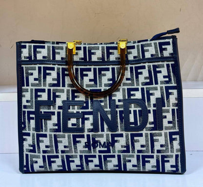 Fendi   
105 dhs❣️

Zain253
♥️♥️♥️