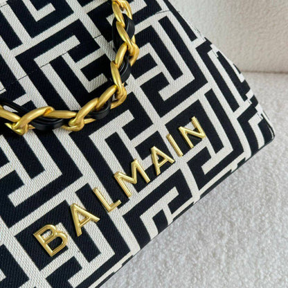 BALMAIN 
COPY ONE NEW CAME
175 dhs❤️

Zain39
♥️♥️♥️
