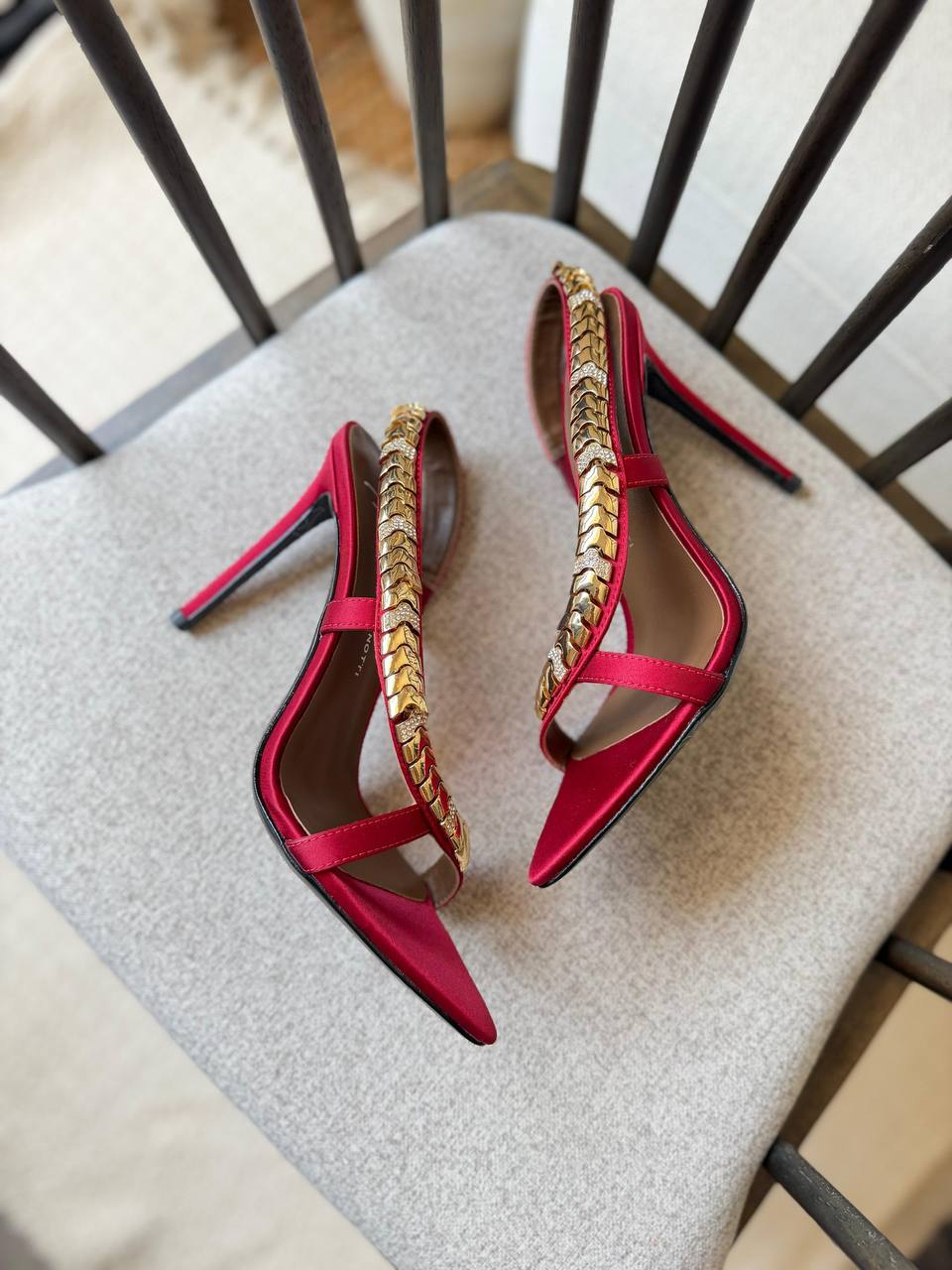 Giuseppe Zanotti
𝑽𝑰𝑷 𝑸𝒖𝒂𝒍𝒊𝒕𝒚
𝑺𝒊𝒛𝒆 35 𝒕𝒐 42 
550 dhs💓

Zain81
♥️♥️♥️