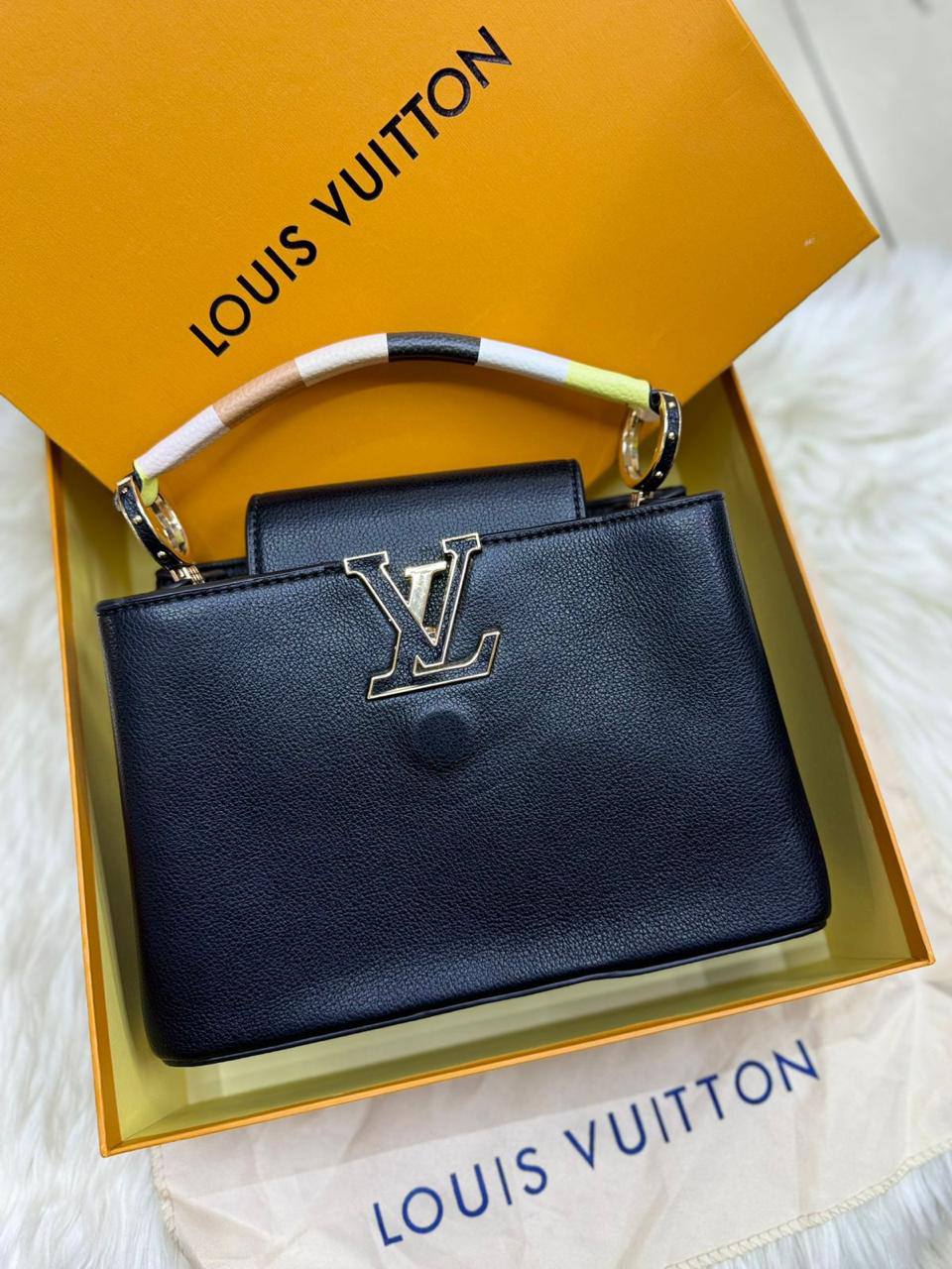 LV Capitalcines 
Size : 27 * 19 cm
110 dhs🪙💕
with box🎁

Zain115
♥️♥️♥️