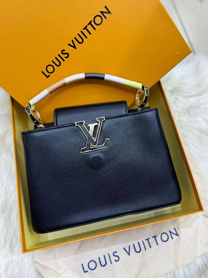 LV Capitalcines 
Size : 27 * 19 cm
110 dhs🪙💕
with box🎁

Zain115
♥️♥️♥️