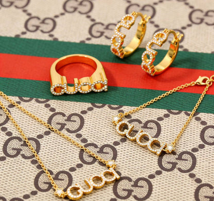 GUCCI SET
NECKLACE BRACELET
EARRING
RING
140 DHS✅
WITH BOX AND PAPER BAG🎁🛍️

Zain89
♥️♥️♥️