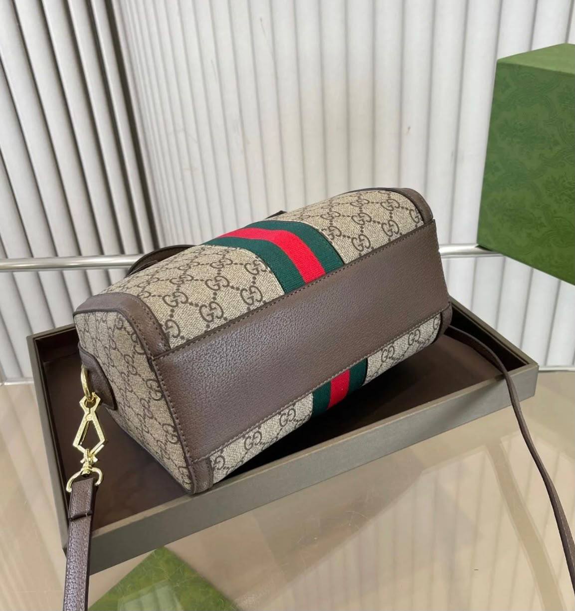 GUCCI 

NEW CAME 

GOOD QUALITY 

100 dhs🇦🇪🇦🇪

Zain295
♥️♥️♥️