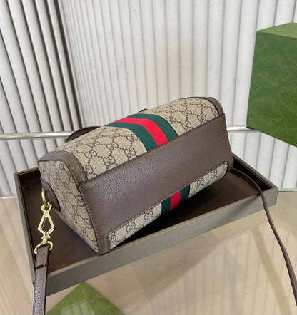 GUCCI 

NEW CAME 

GOOD QUALITY 

100 dhs🇦🇪🇦🇪

Zain295
♥️♥️♥️