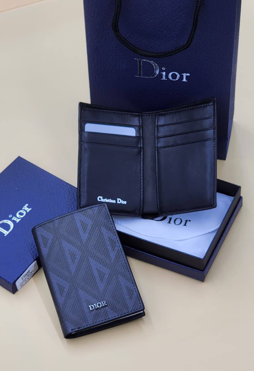 Dior wallet for men 
good quality 
45 dhs💓

Zain59
♥️♥️♥️