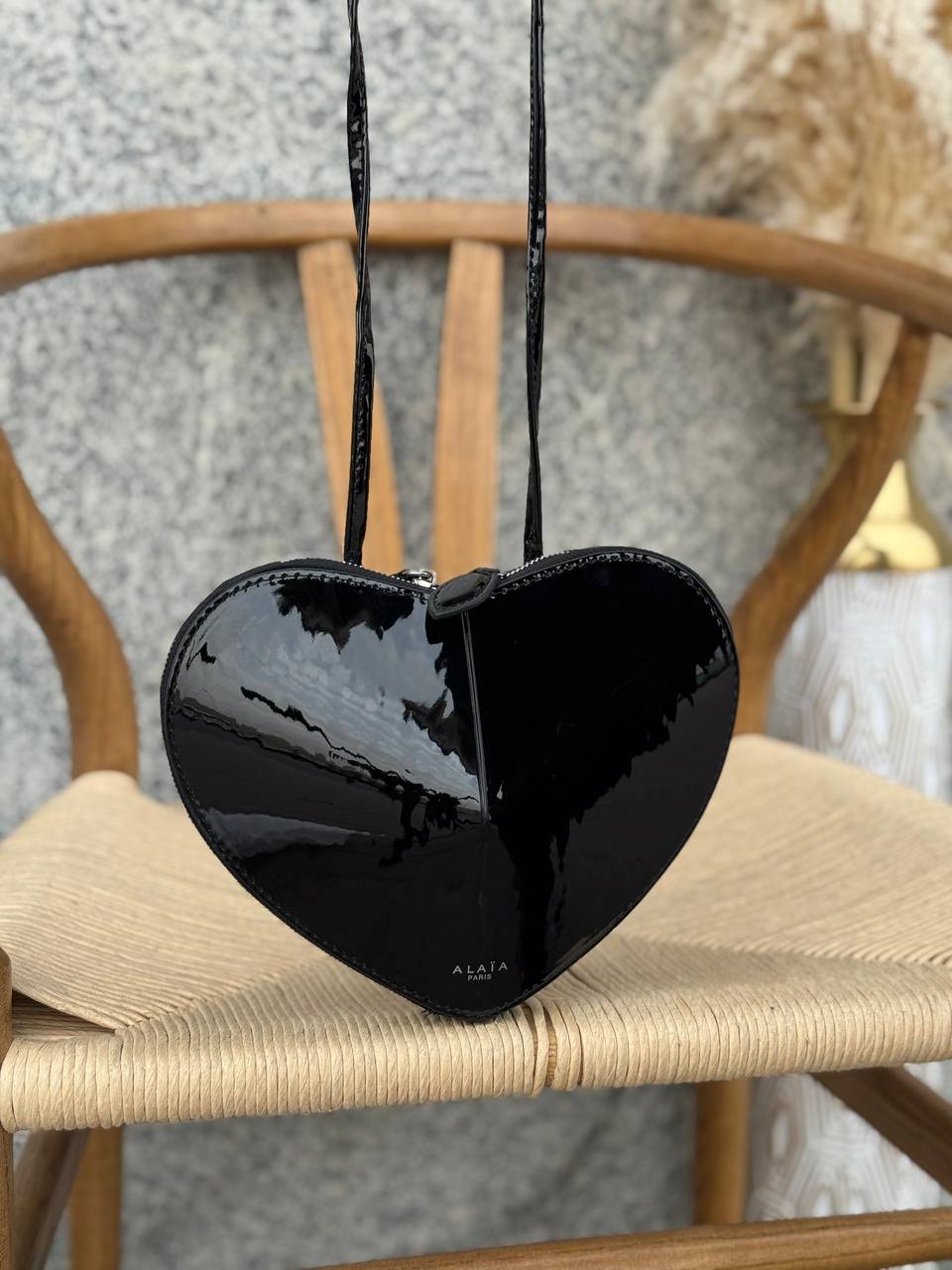 ALAIA
21cm
330 dhs🇦🇪
Top quality 
With box🎁

Zain167
♥️♥️♥️