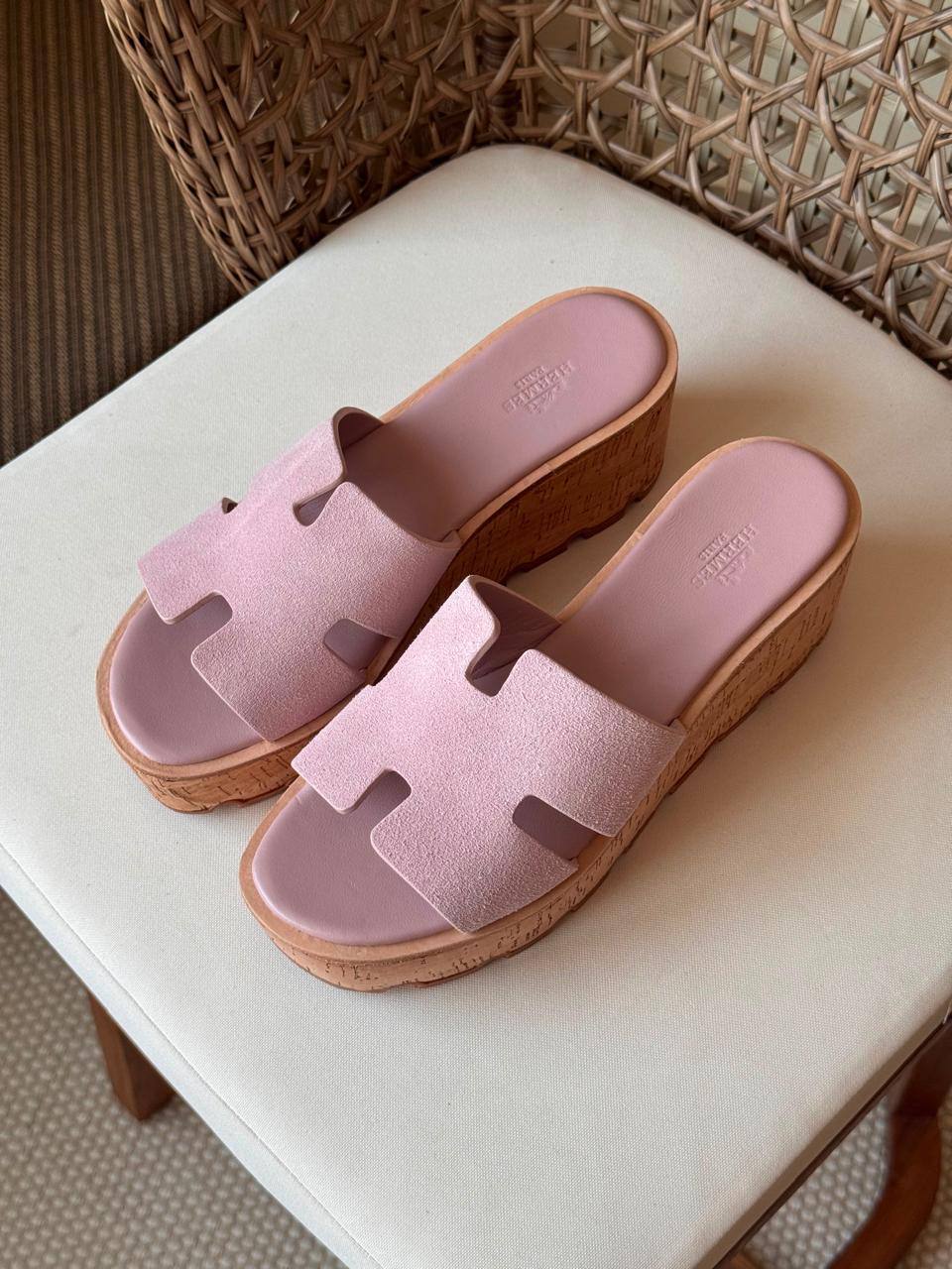 🩶 HERMES 🩶
✨ New Collection
👠 36–41
💎 Premium Quality
🔥 Super Master
450 dhs✅

Zain198
♥️♥️♥️