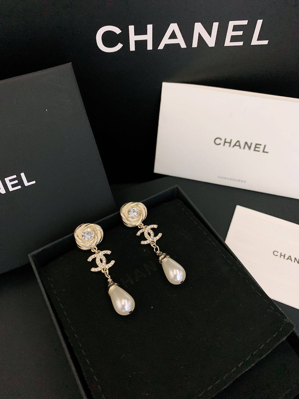 Chanel

60 dhs❣️
         _With_
          *Box* 📦✅
🎁🎁🎁

Zain89
♥️♥️♥️