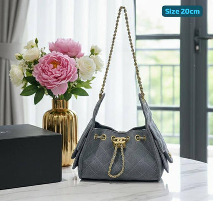 Chanel
Best quality

With box’s
🎁🎁🎁

105 dhs🗽
size 22cm

Zain158