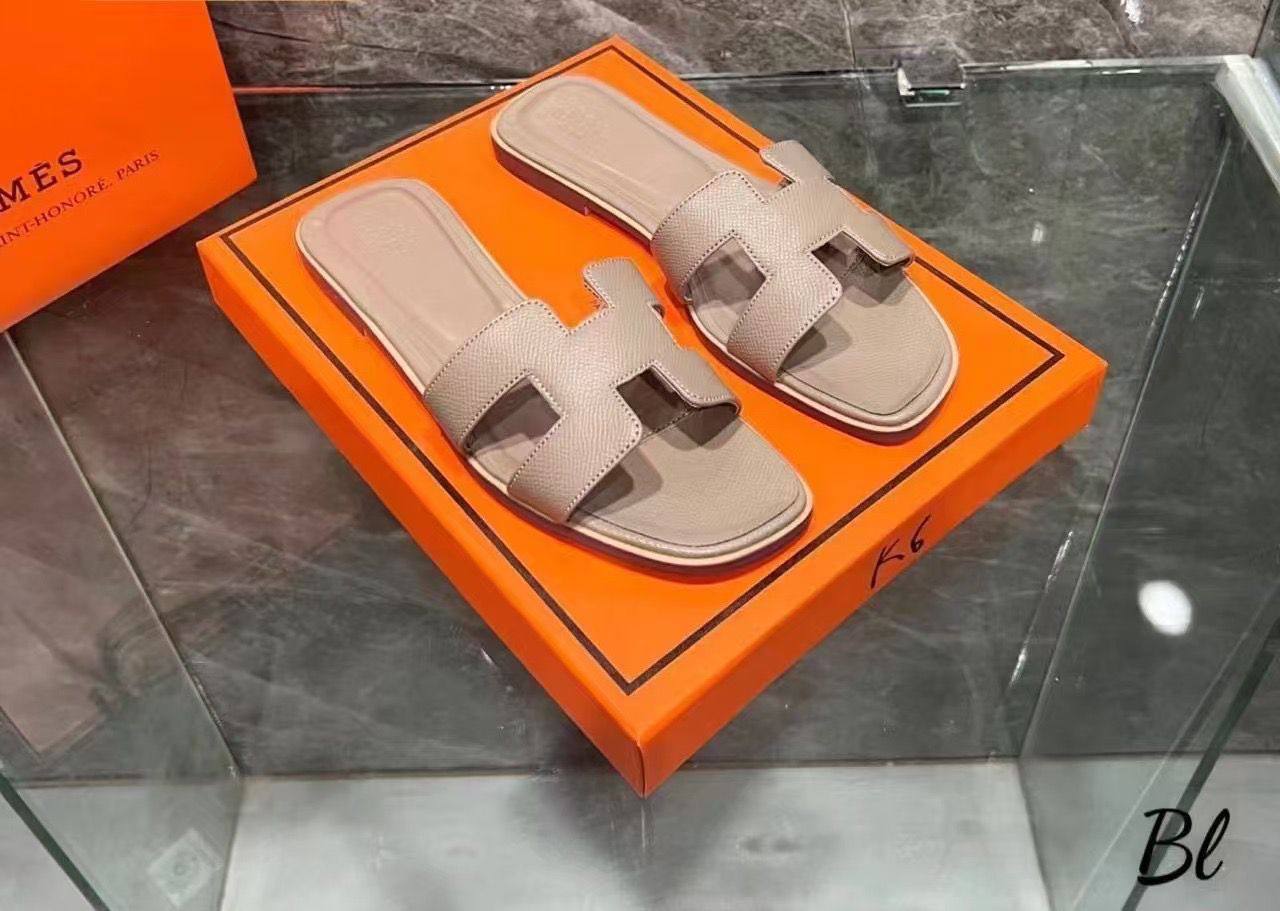 Hermes 
75 dhs🌺
good quality 
size 36 to 42 

Zain278
♥️♥️♥️