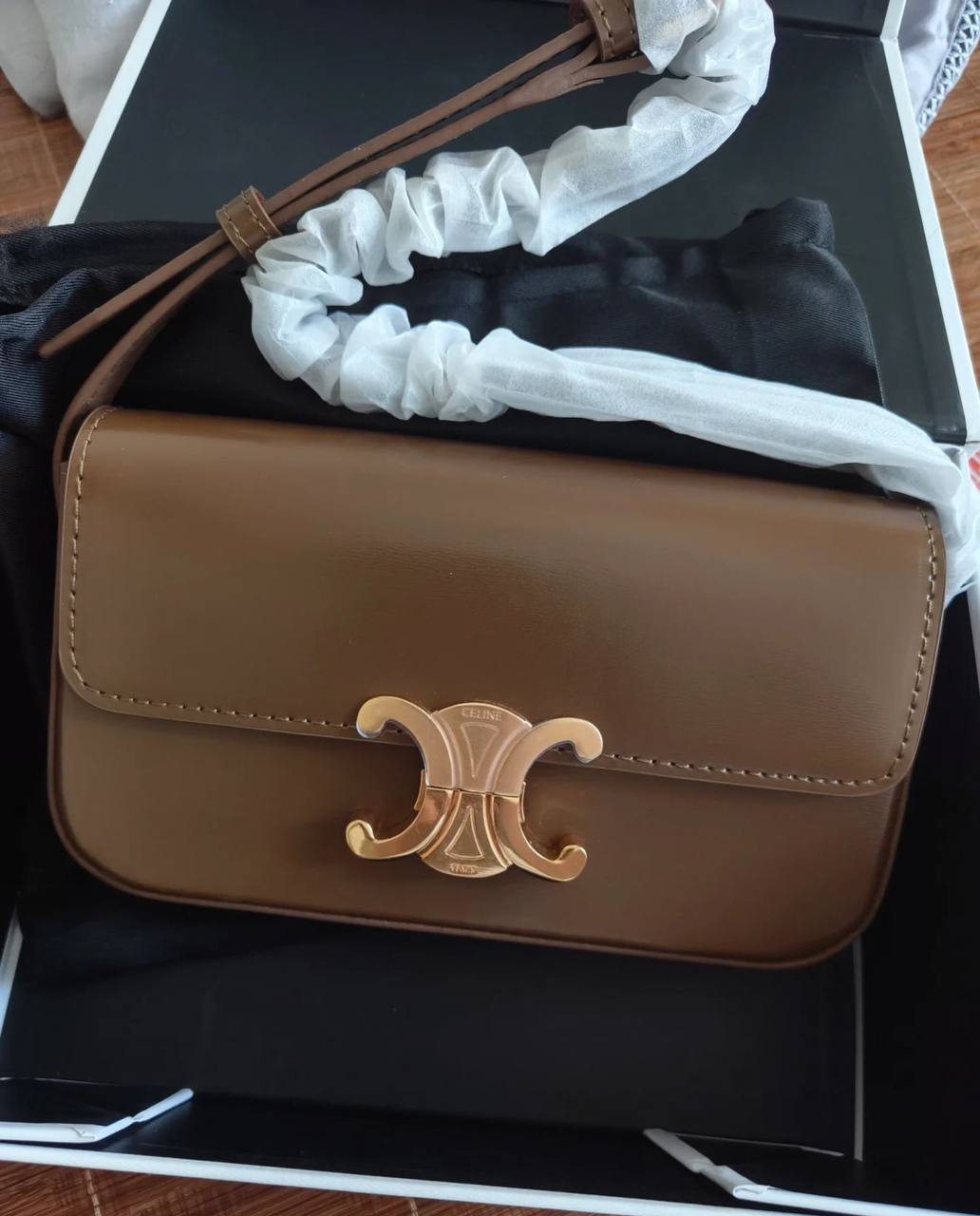 Celine
90 dhs🪙🖤

size:22cm 

with box
🎁🎁🎁

Zain07
♥️♥️♥️