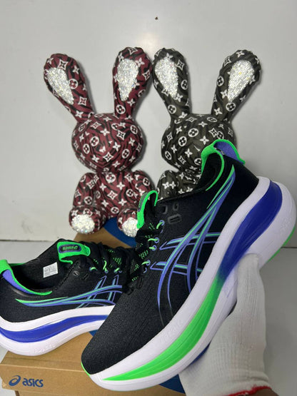 ASICS GEL-NIMBUS 28 black/blue/and green colorway. 
40-45 AVAILABLE 
220 dhs✅

Zain242
♥️♥️♥️