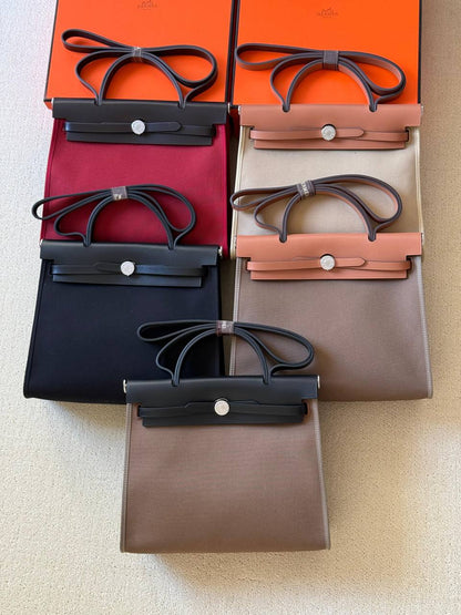 Hermes

Herbag 31cm💕master quality
😍with box❤️
🎁🎁🎁

590 dhs❤️

Zain52
♥️♥️♥️