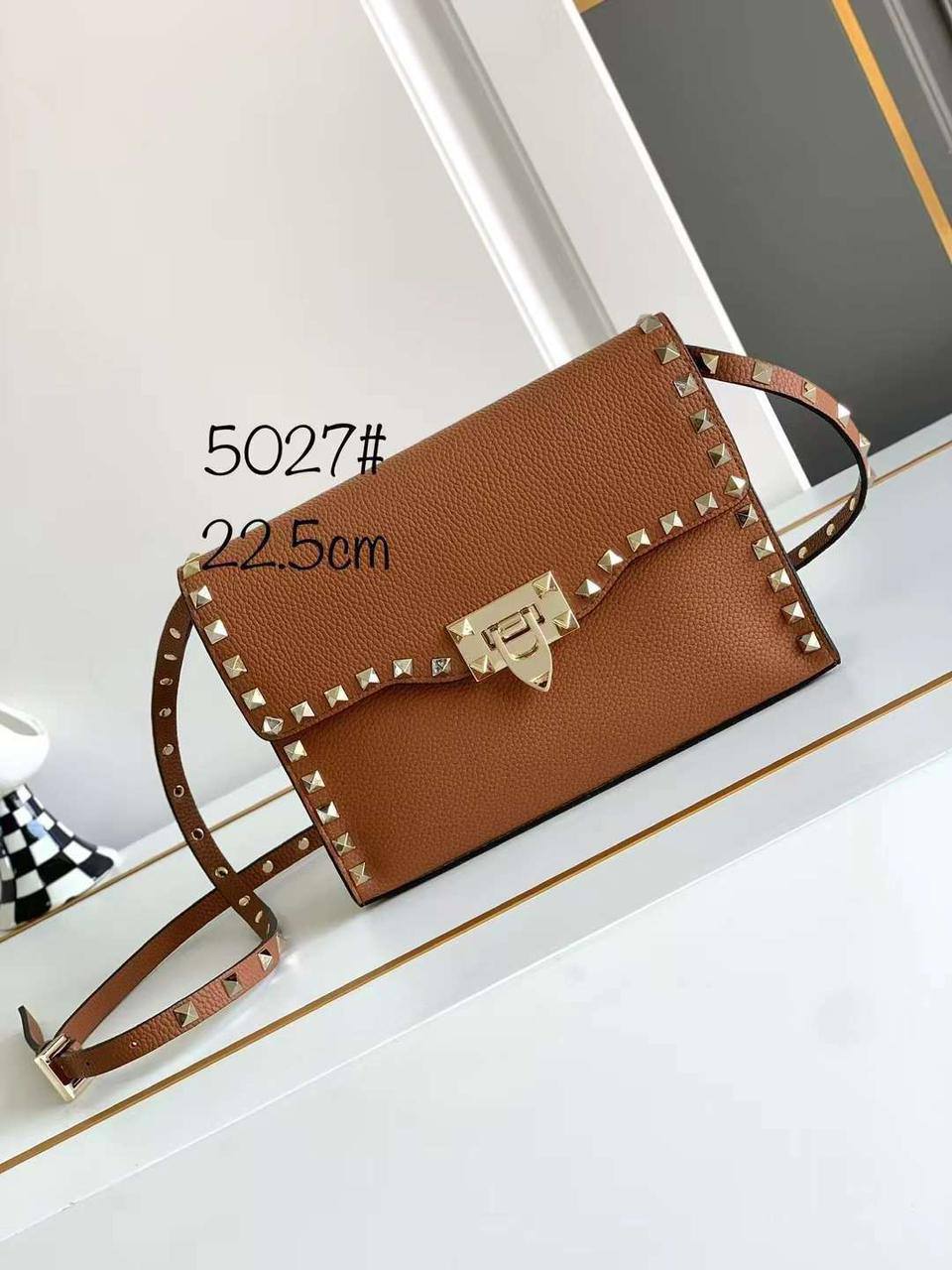 Valentino 
Master
260 dhs✅

Zain153
♥️♥️♥️
