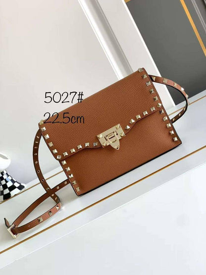 Valentino 
Master
260 dhs✅

Zain153
♥️♥️♥️