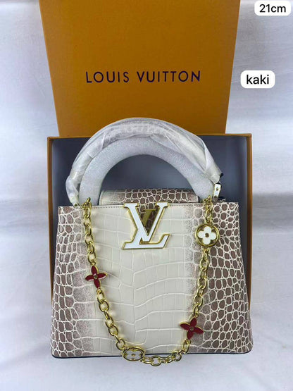 LV 

1️⃣ First Quality +🎁
Size : 25 ~ 21 * 15 cm
100 dhs🇦🇪🇦🇪

with box🎁

Zain115
♥️♥️♥️