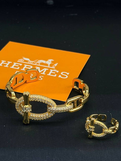 Hermes ❤️‍🔥*
Bangle 🍁
Ring free size 
good quality 💯
With normal boxes 🗃️ 
55 dhs💓

Zain216
♥️♥️♥️