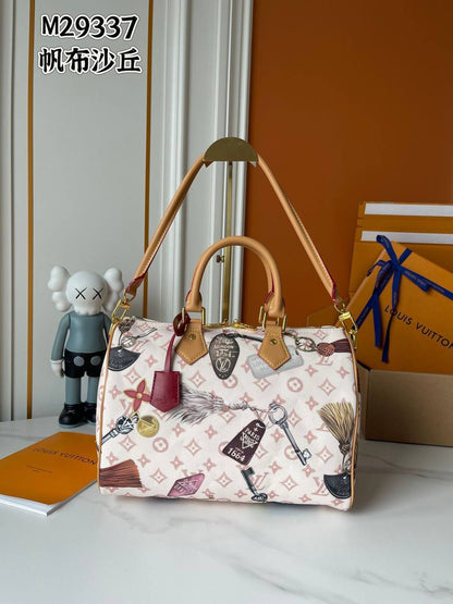 LV
size:30cm  
260 dhs✅

Zain114
♥️♥️♥️