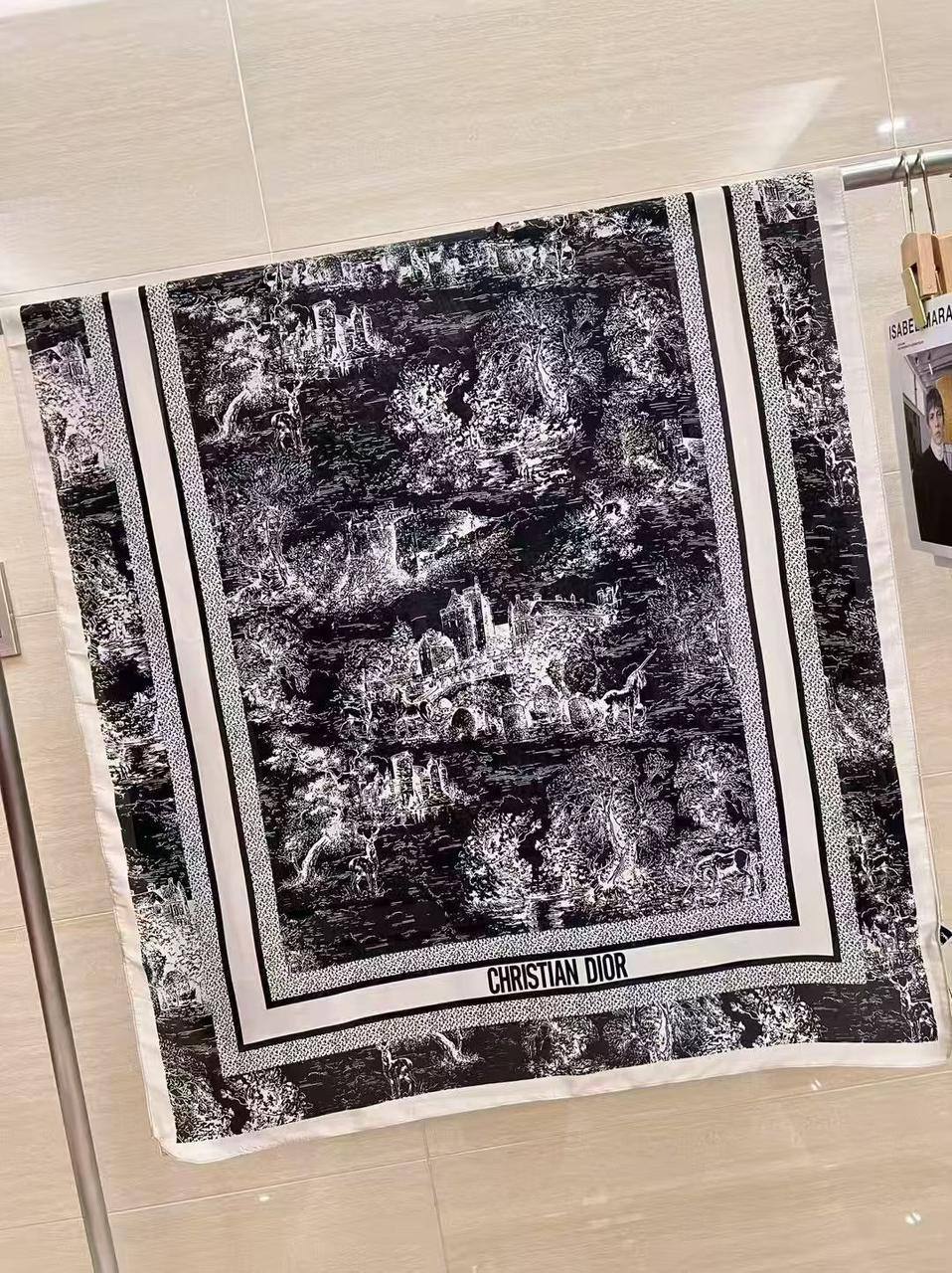 Winter scarf + Silk Scarf

45 dhs🪙🖤

Add Box 15 dhs🪙🖤

Zain93
♥️♥️♥️