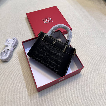 Gucci
LV
100 dhs🇦🇪🇦🇪

with box

Zain26
♥️♥️♥️