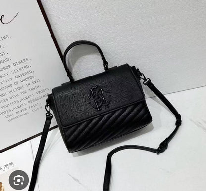 Roberto Cavalli
110 dhs🪙🌨️

With box
🎁🎁🎁


Size25cm
Good quality

Zain138
♥️♥️♥️