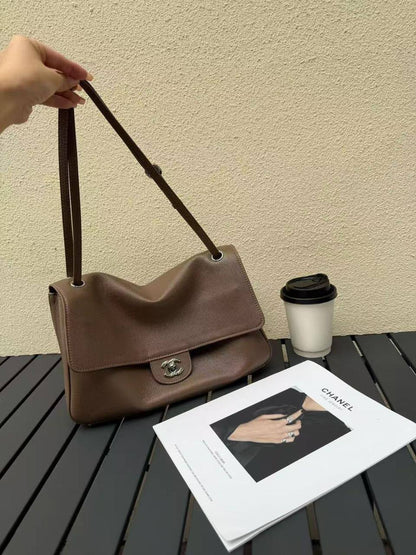 Chanel 
Master🌺🌺
32 cm 
340 dhs💓💓

Zain153
♥️♥️♥️