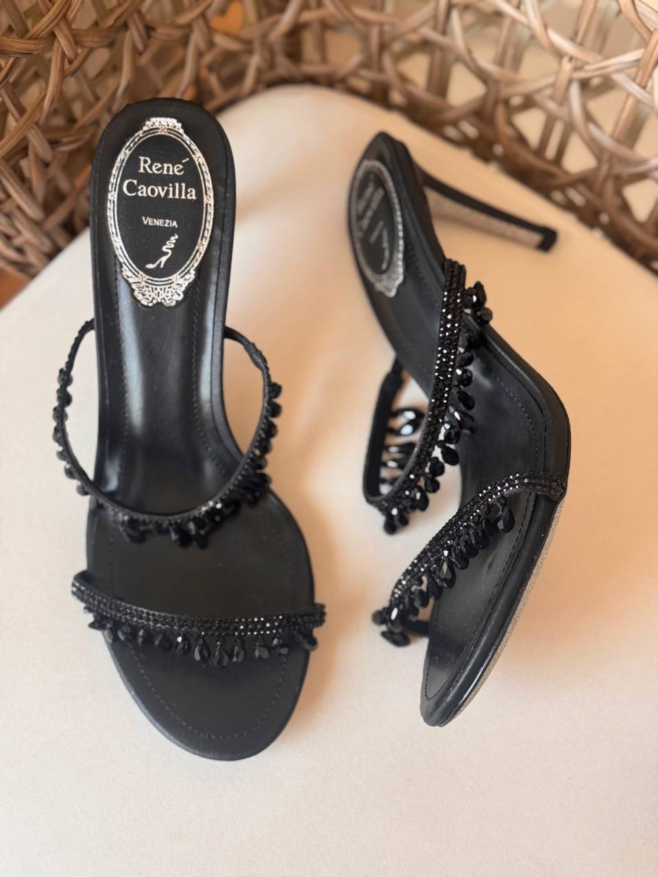 🖤✨  RENE COVALI  ✨🖤
🤩 Available New Arrival 🤩
😍😍 Super Master Quality 😍😍
👠 Size: 36 to 41
💎 Premium Quality
450 dhs✅

Zain198
♥️♥️♥️