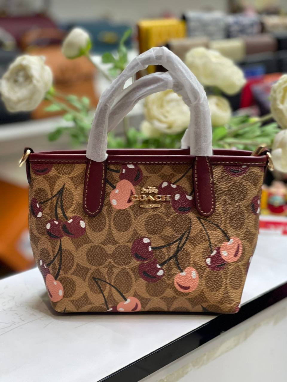 Coach
90 dhs🇦🇪🇦🇪
with box 🎁

Zain169
♥️♥️♥️