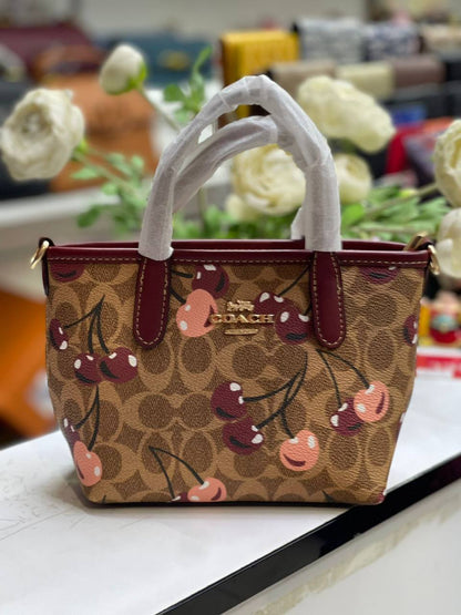 Coach
90 dhs🇦🇪🇦🇪
with box 🎁

Zain169
♥️♥️♥️