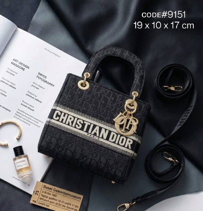 CHRISTIAN LADY DIOR
ᴄᴀɴᴠᴀs ᴍᴀᴛᴇʀɪᴀʟ
ɢᴏʟᴅ ʜᴀʀᴅᴡᴀʀᴇ
ᴡɪᴛʜ ʟᴏɴɢ ᴡᴇʙ sᴛʀᴀᴘ
sɪᴢᴇ : 19 cm

70 dhs✅

Zain31
♥️♥️♥️