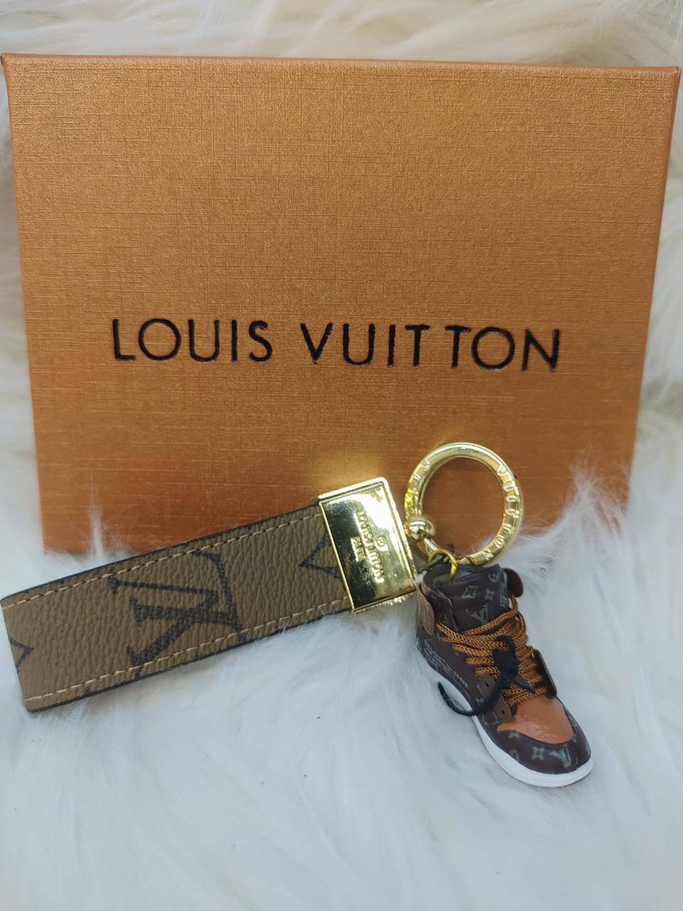 LV key holders & bags charm accessories
All sizes price 
55 dhs✅

Zain88
♥️♥️♥️