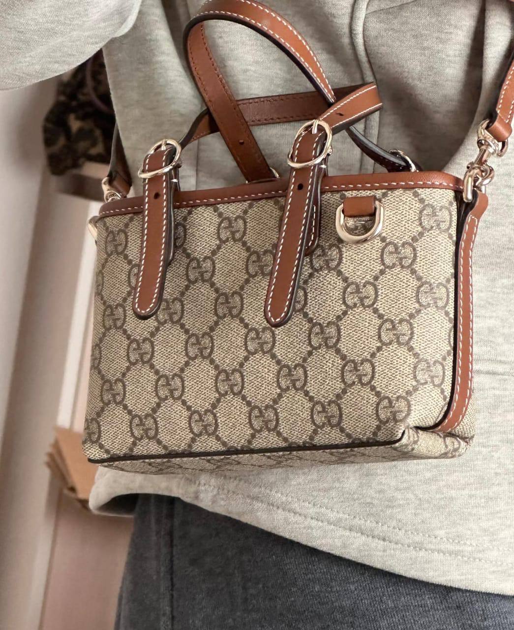 Gucci

Size：17/7/12

with box🎁

90 dhs✅

Zain07
♥️♥️♥️