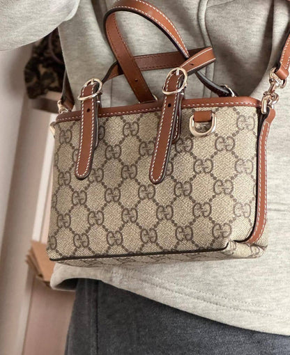 Gucci

Size：17/7/12

with box🎁

90 dhs✅

Zain07
♥️♥️♥️