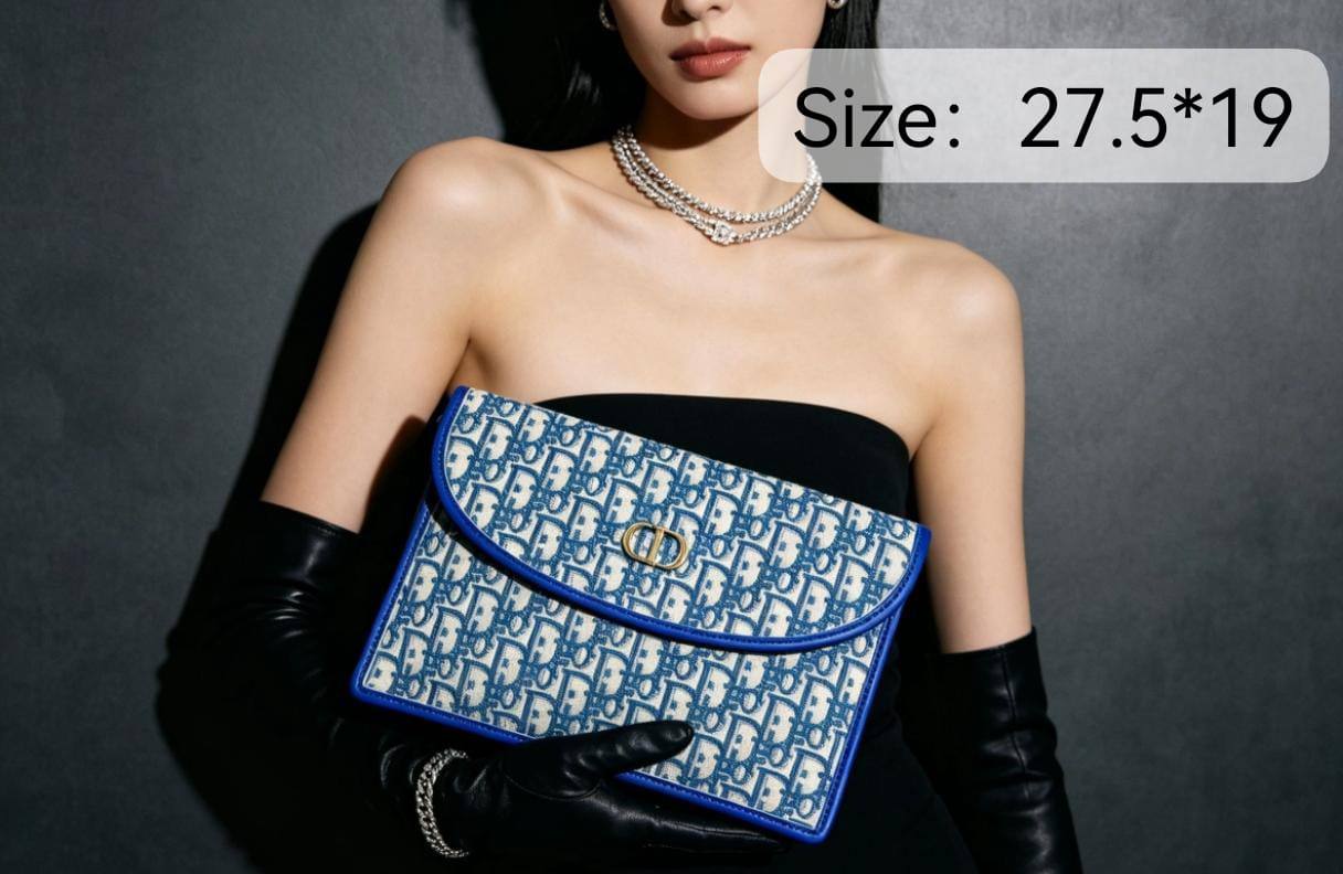 Dior
New❣️
75 dhs✅
with box🎁🎁🎁
Size:27.5*19

Zain07
♥️♥️♥️
