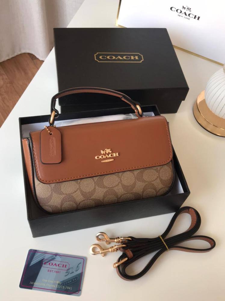 Coach 

85 dhs✅

with box
🎁🎁🎁

size 20×6×12cm

Zain42
♥️♥️♥️