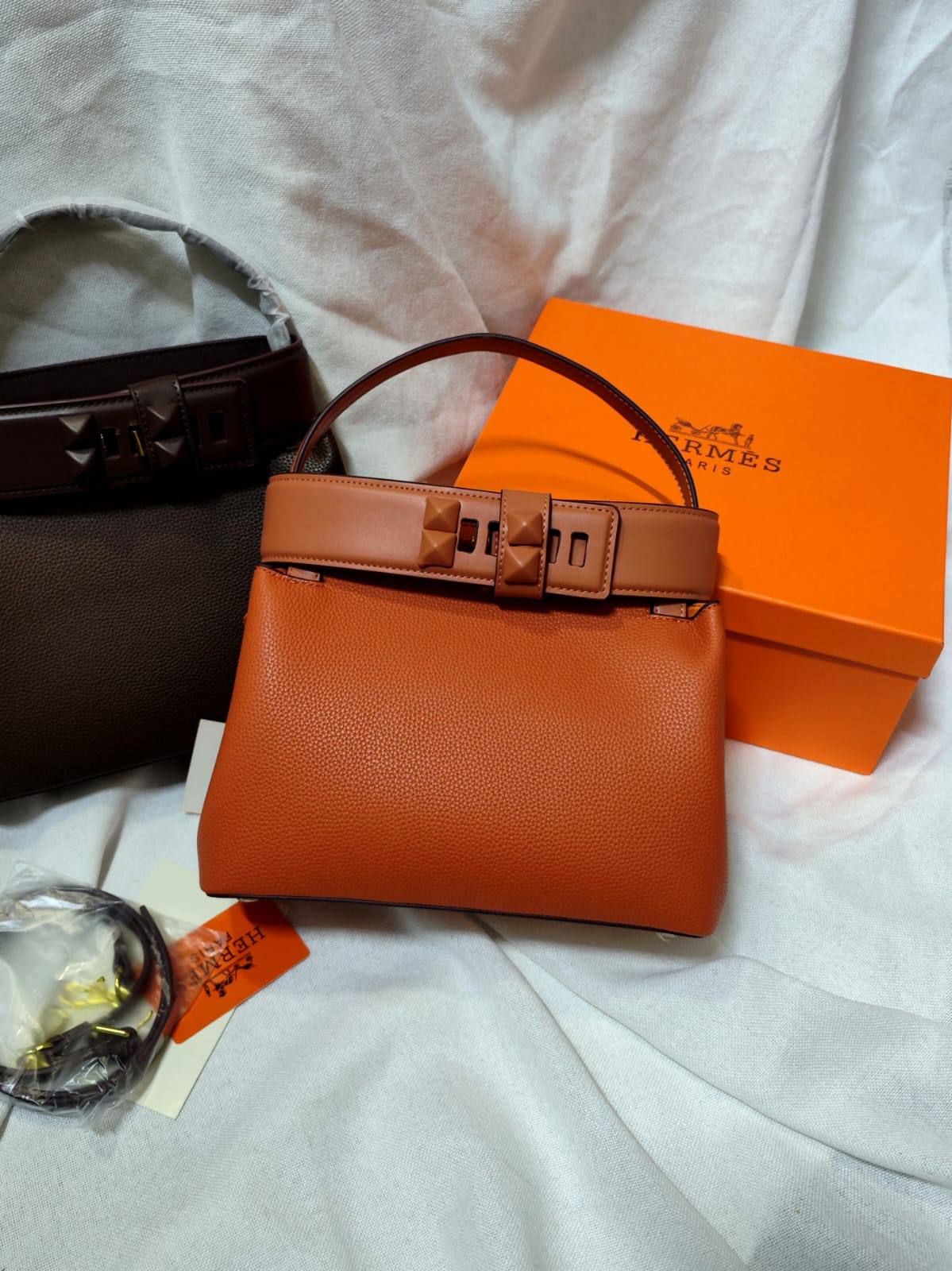 Hermes

105 dhs🇦🇪🇦🇪

high quality 

With box 

New come

Zain26
♥️♥️♥️