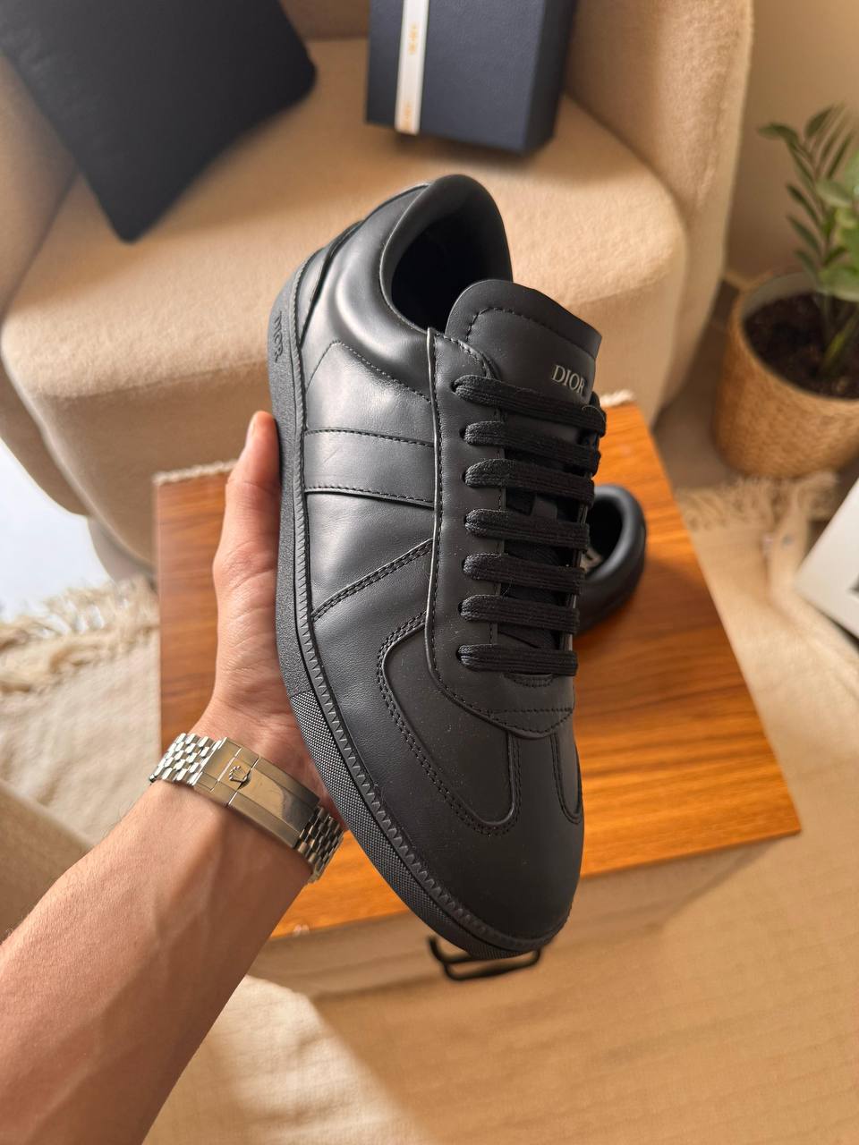 Christian Dior B01
*AAA quality*
*size:40 to 46* 
470 dhs🪙🌨️

Zain185
♥️♥️♥️