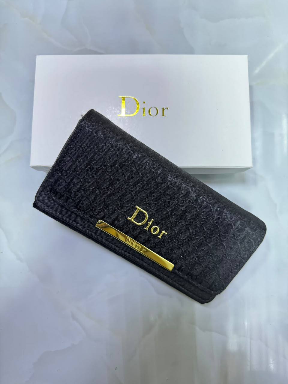 Dior

Long wallet 

With box 
40 dhs🇦🇪🇦🇪

Zain50
♥️♥️♥️