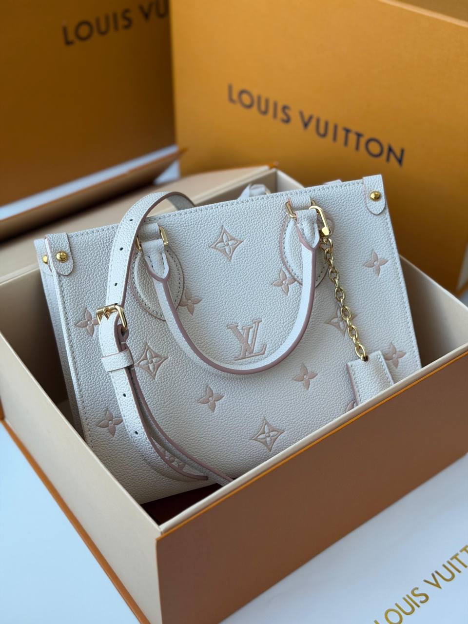 *LOUIS VUITTON*
*Master*++++++
*25 Cm*
*AVAILABLE NOW*
For Price 👇 WTSP Text Zain 0568585901

Zain257
♥️♥️♥️