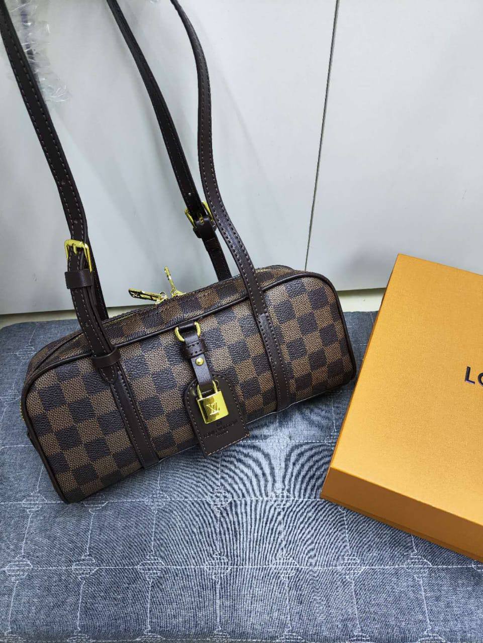 LV
Hang-on Signature Monogram
Gold Hardware
Adjustable belt strap
Size: 25 cm
With BOX🎁
100 dhs✅

Zain239
♥️♥️♥️