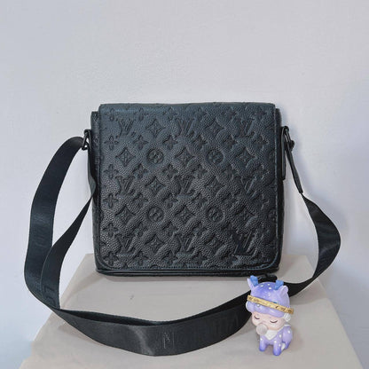 LV

26*23*9 cm
80 dhs🇦🇪🇦🇪

Zain17
♥️♥️♥️