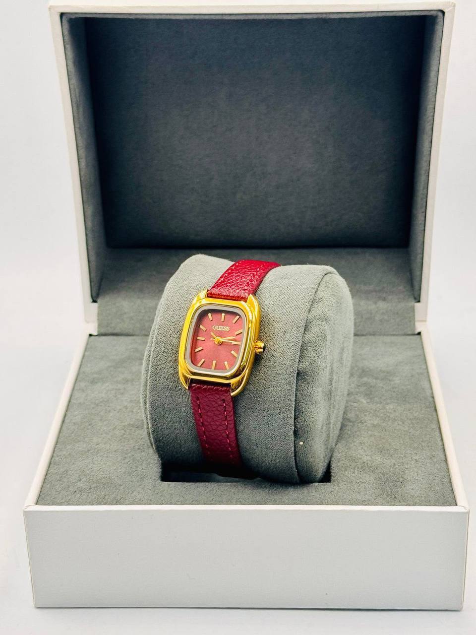 Guess ladies*🤩🤩
*offer price 
35 dhs🇦🇪🇦🇪

Zain08
♥️♥️♥️