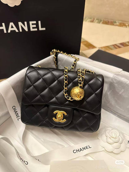 Chanel
90 dhs🪙🖤
high quality 

With box 
🎁🎁🎁

New come

Zain26
♥️♥️♥️