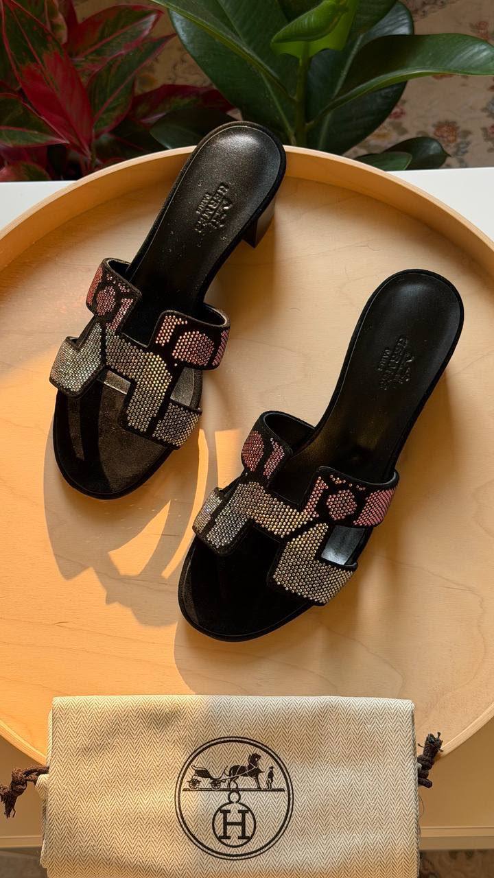 Hermes

Available🤩

Master quality 

Size: 36 to 41

430 dhs🇦🇪🇦🇪🇦🇪

Zain318
♥️♥️♥️